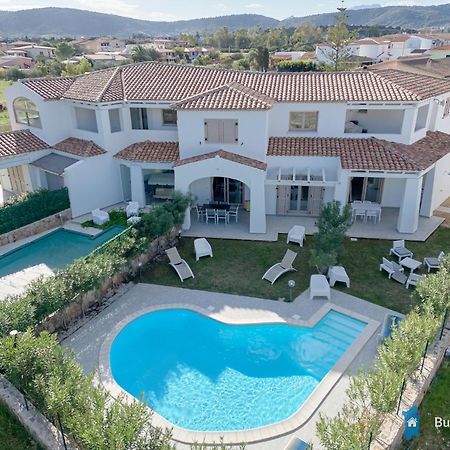 Villetta Con Piscina Budoni Affitti Spiaggia 700 Mt Bagian luar foto