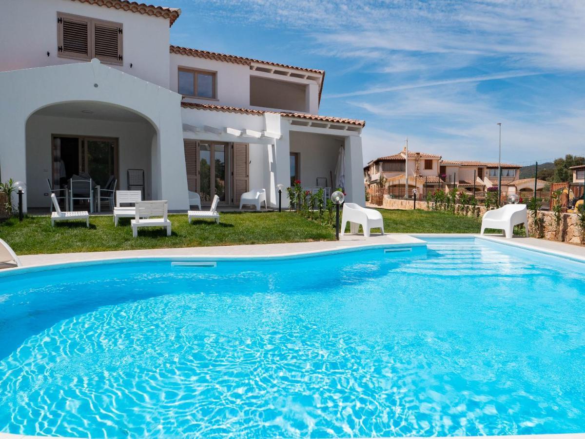 Villetta Con Piscina Budoni Affitti Spiaggia 700 Mt Bagian luar foto