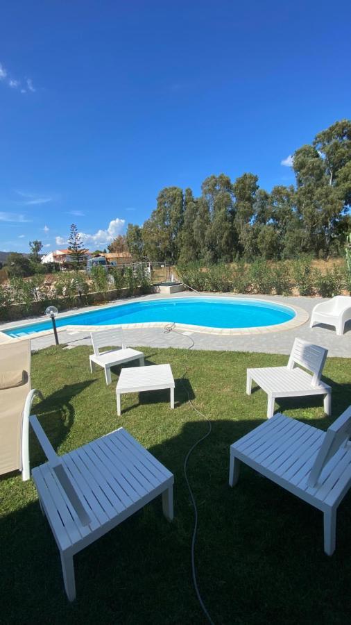 Villetta Con Piscina Budoni Affitti Spiaggia 700 Mt Bagian luar foto