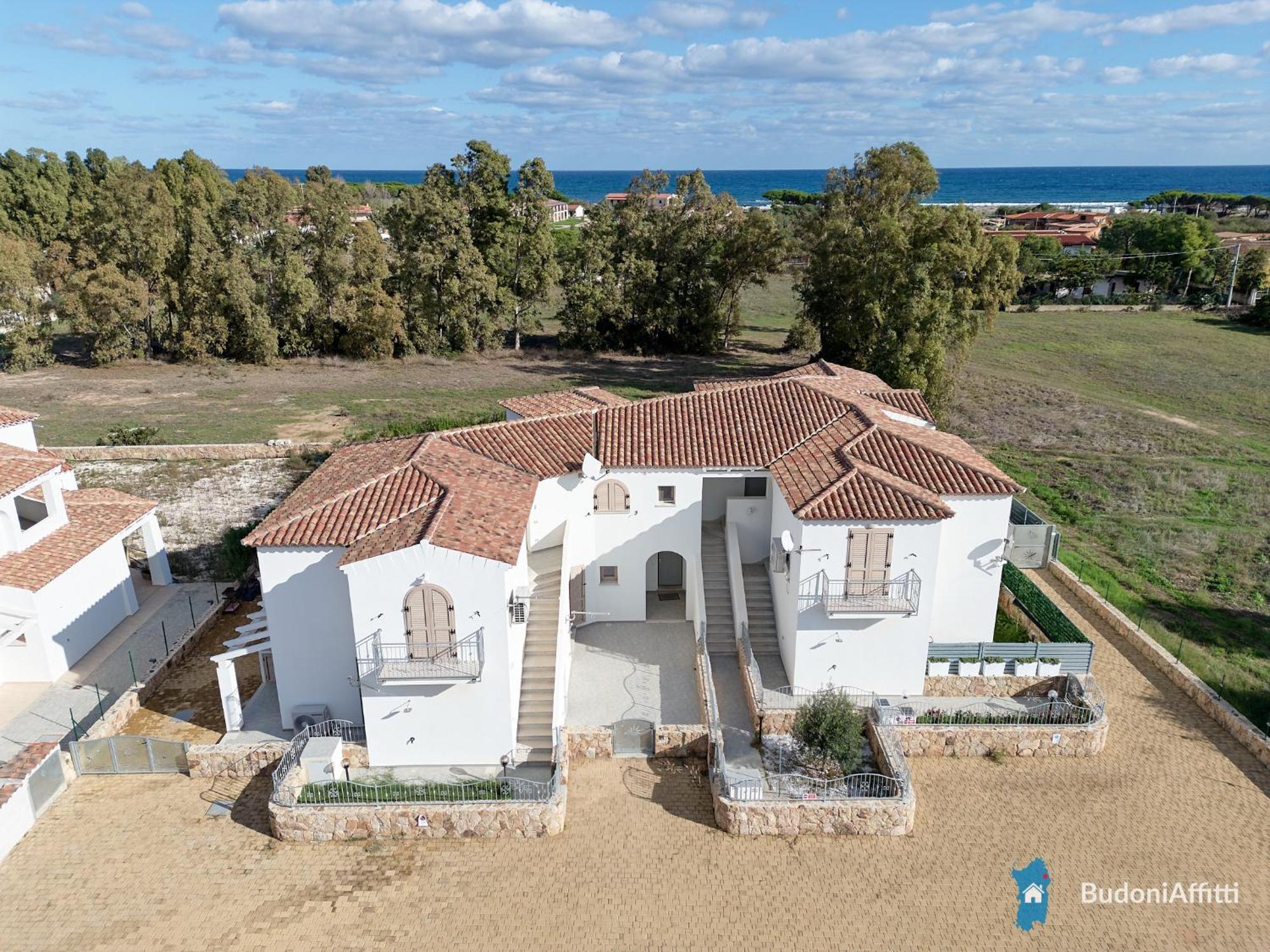 Villetta Con Piscina Budoni Affitti Spiaggia 700 Mt Bagian luar foto