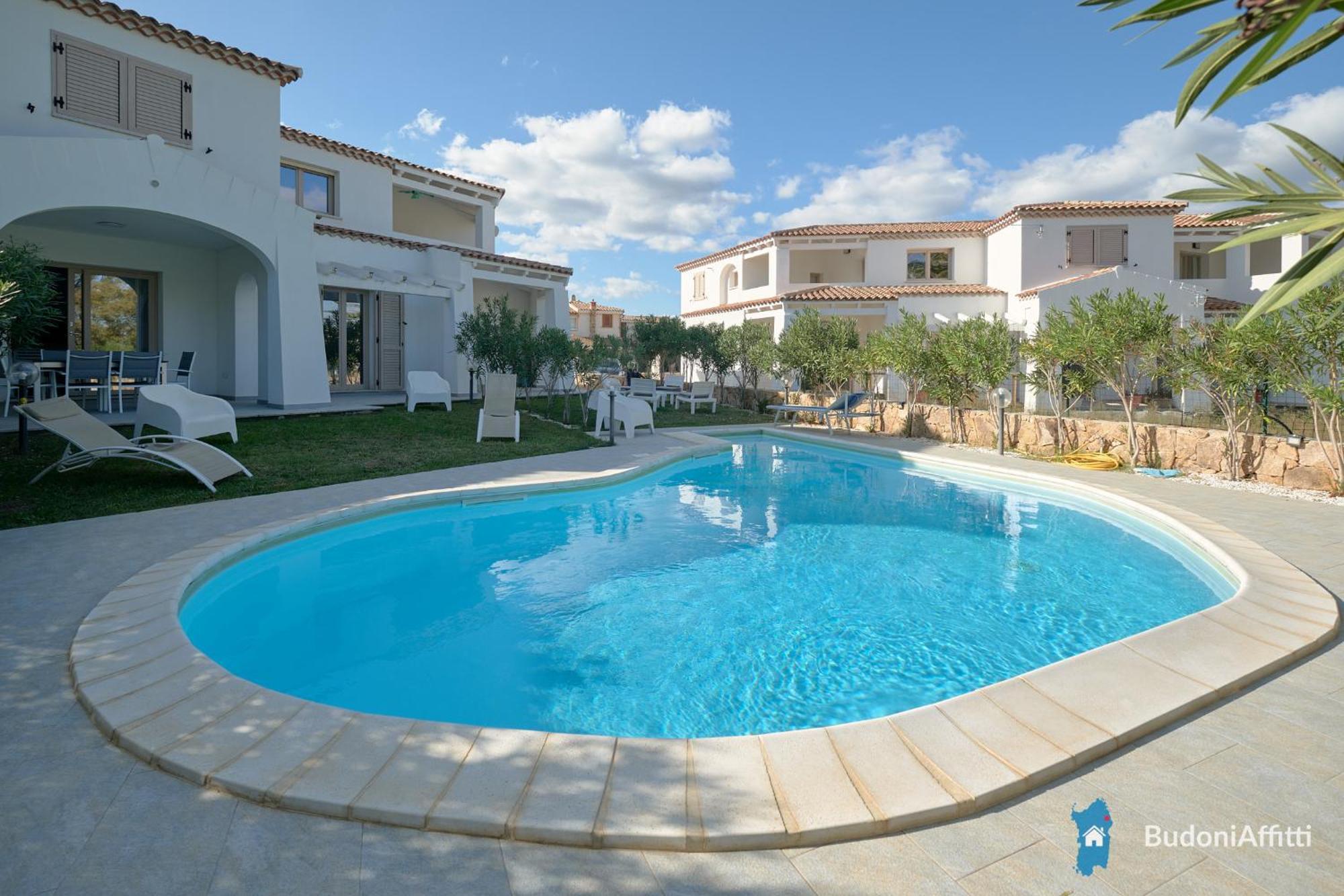 Villetta Con Piscina Budoni Affitti Spiaggia 700 Mt Bagian luar foto